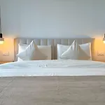 Sr Oasis 325 2 Bdr Penthouse With Sea View Apartment